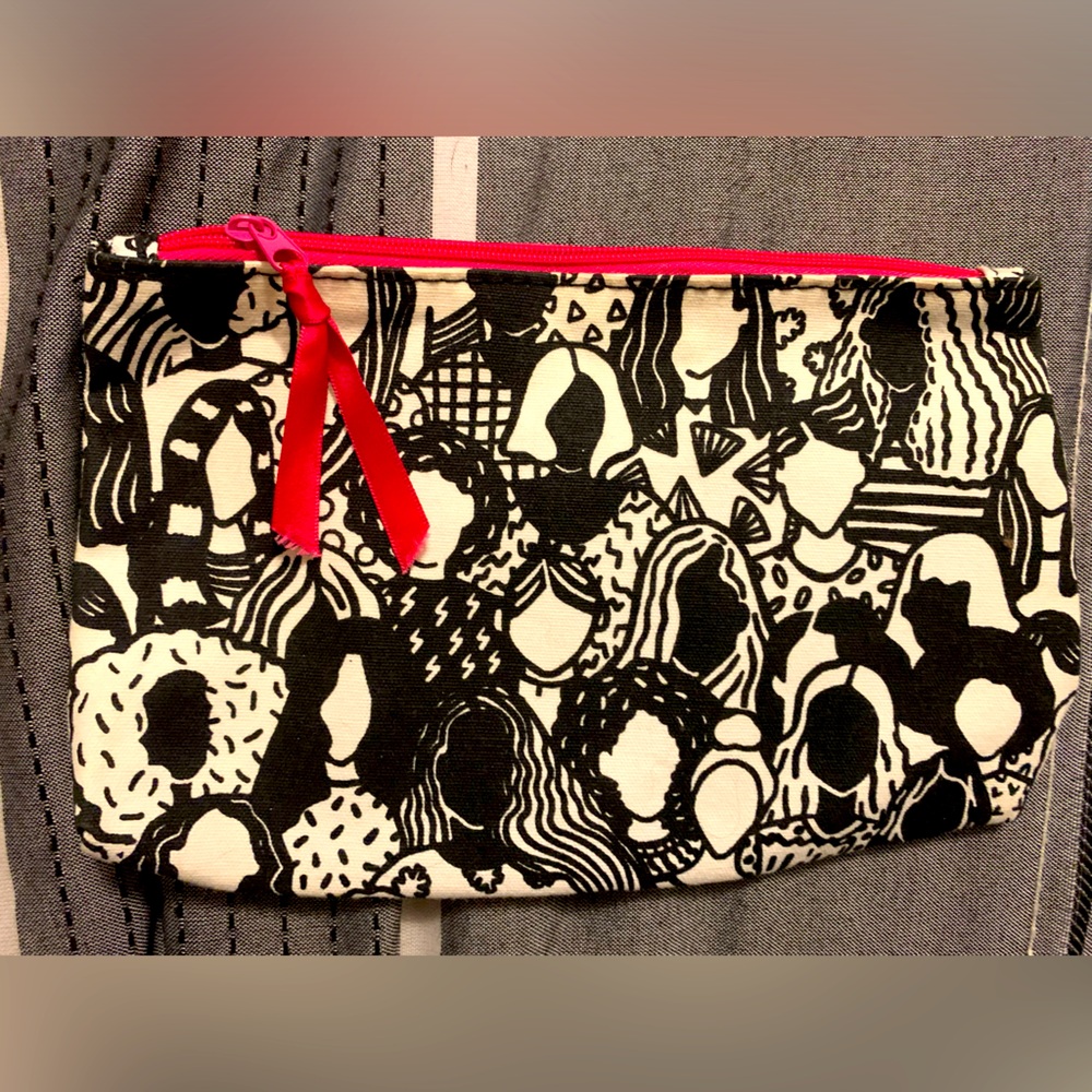FREE w/$50 purchase || Ipsy makeup bag